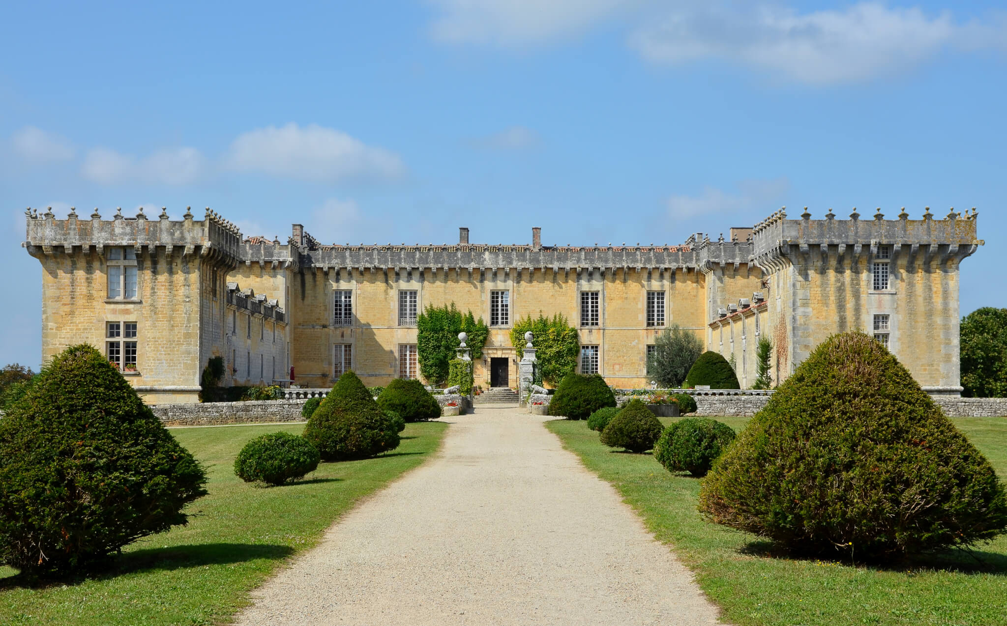 Château de Chesnel parmi les châteaux de Charente © Wikipedia