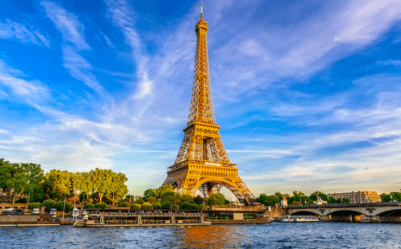 La Tour Eiffel monument incontournable pour visiter Paris © Vivre Paris