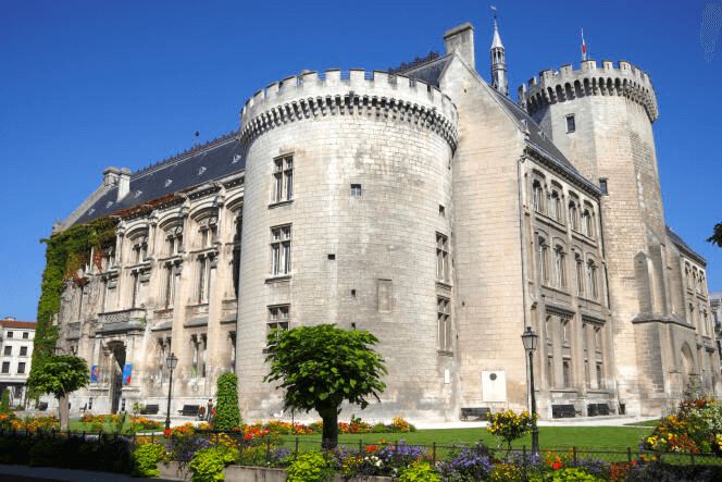 Hôtel de ville d'Angoulême ©Le Monde