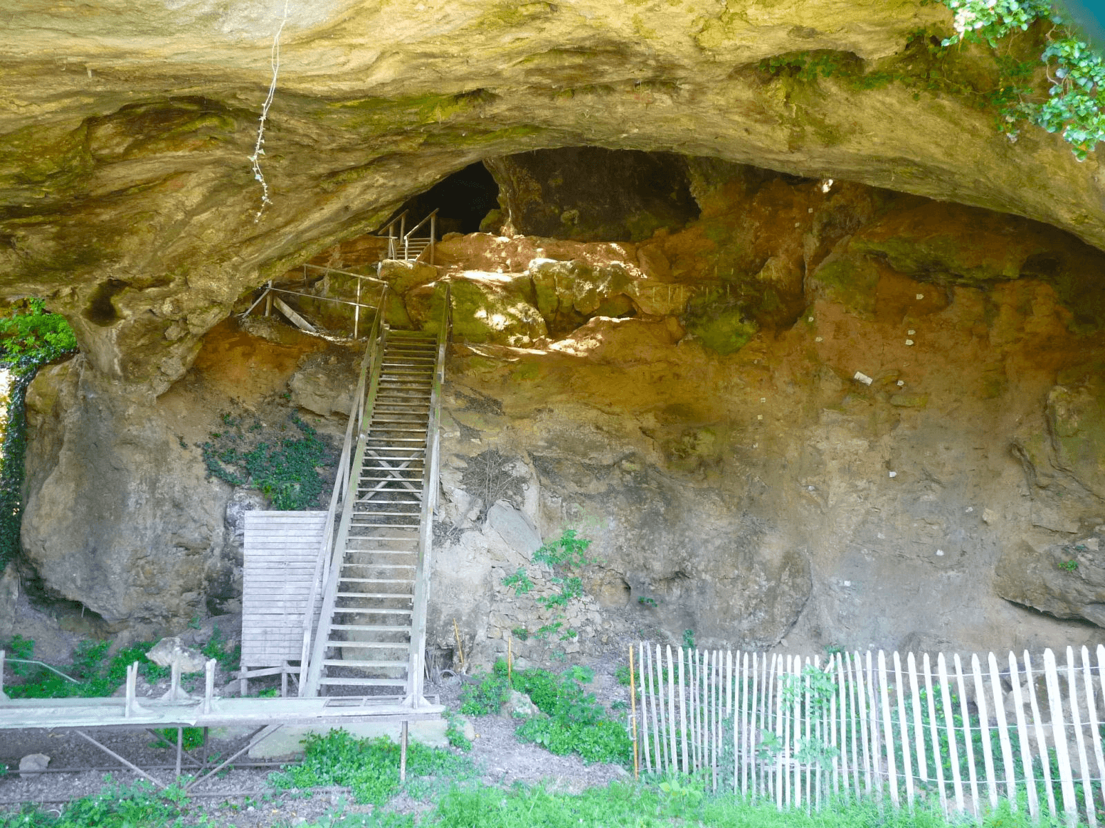 Grotte de Montgaudier parmi les grottes de Charente ©Wikipédia