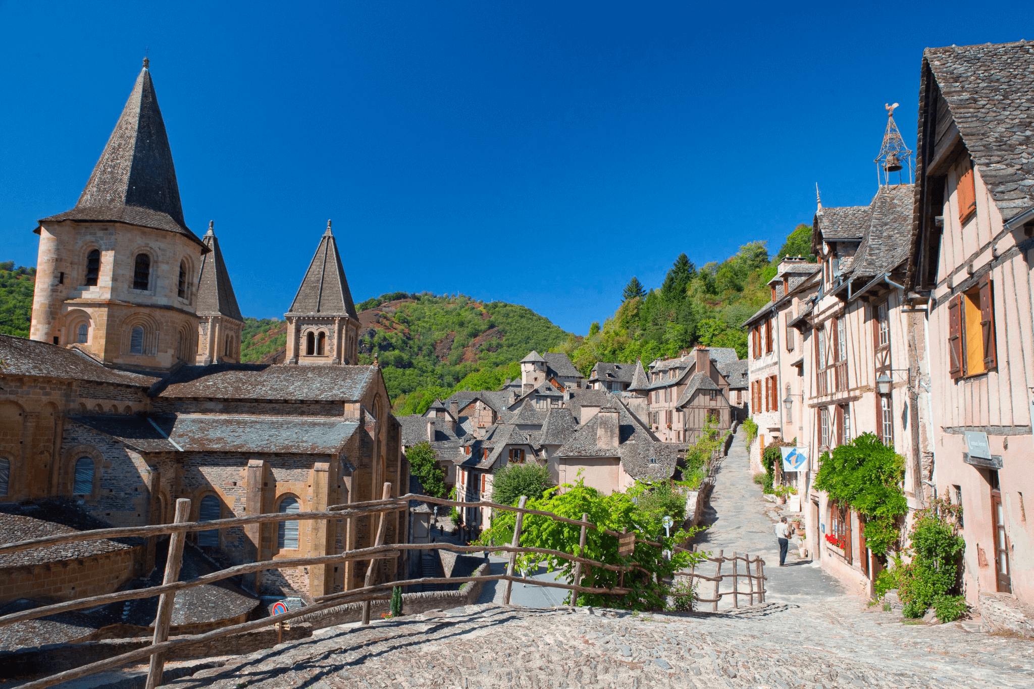 Visiter Conques, un des plus beaux villages d'Aveyron ©Tourisme Aveyron