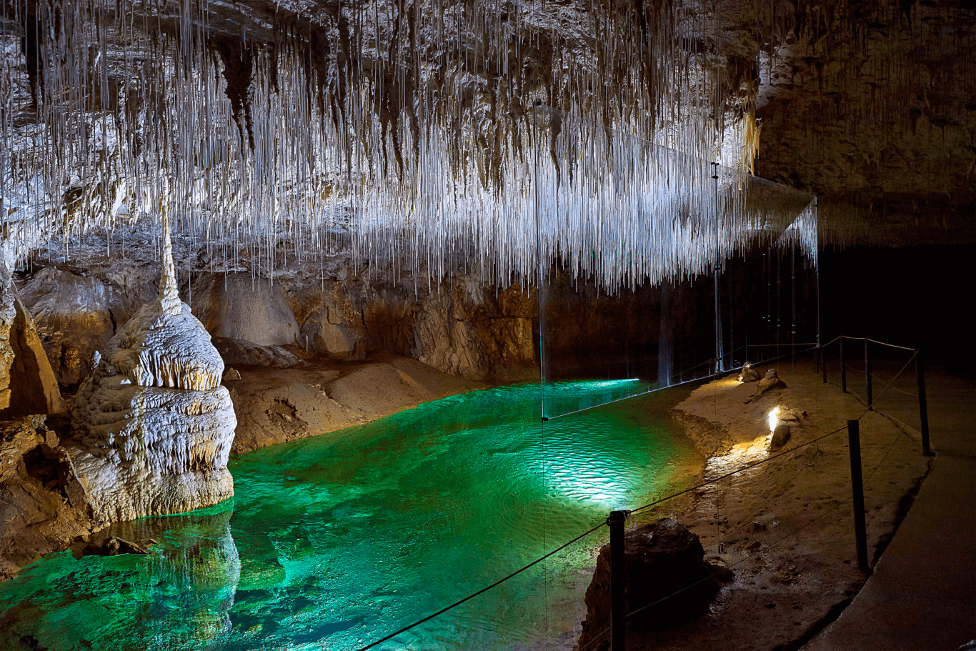 Grotte de Thaïs parmi les grottes de la Drôme ©Grottes de France