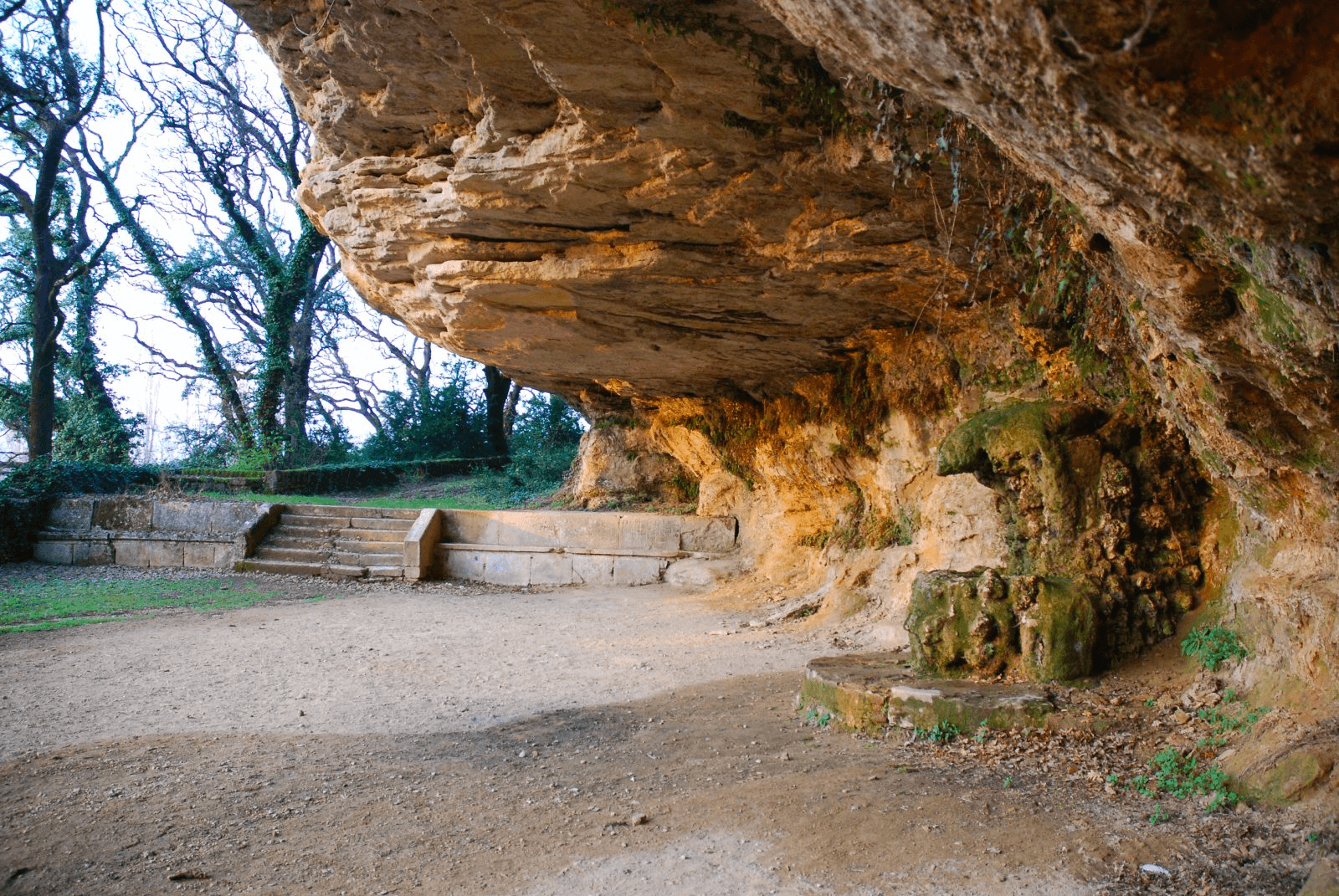 Grotte de Rochecourbière ©grignan valreas tourisme