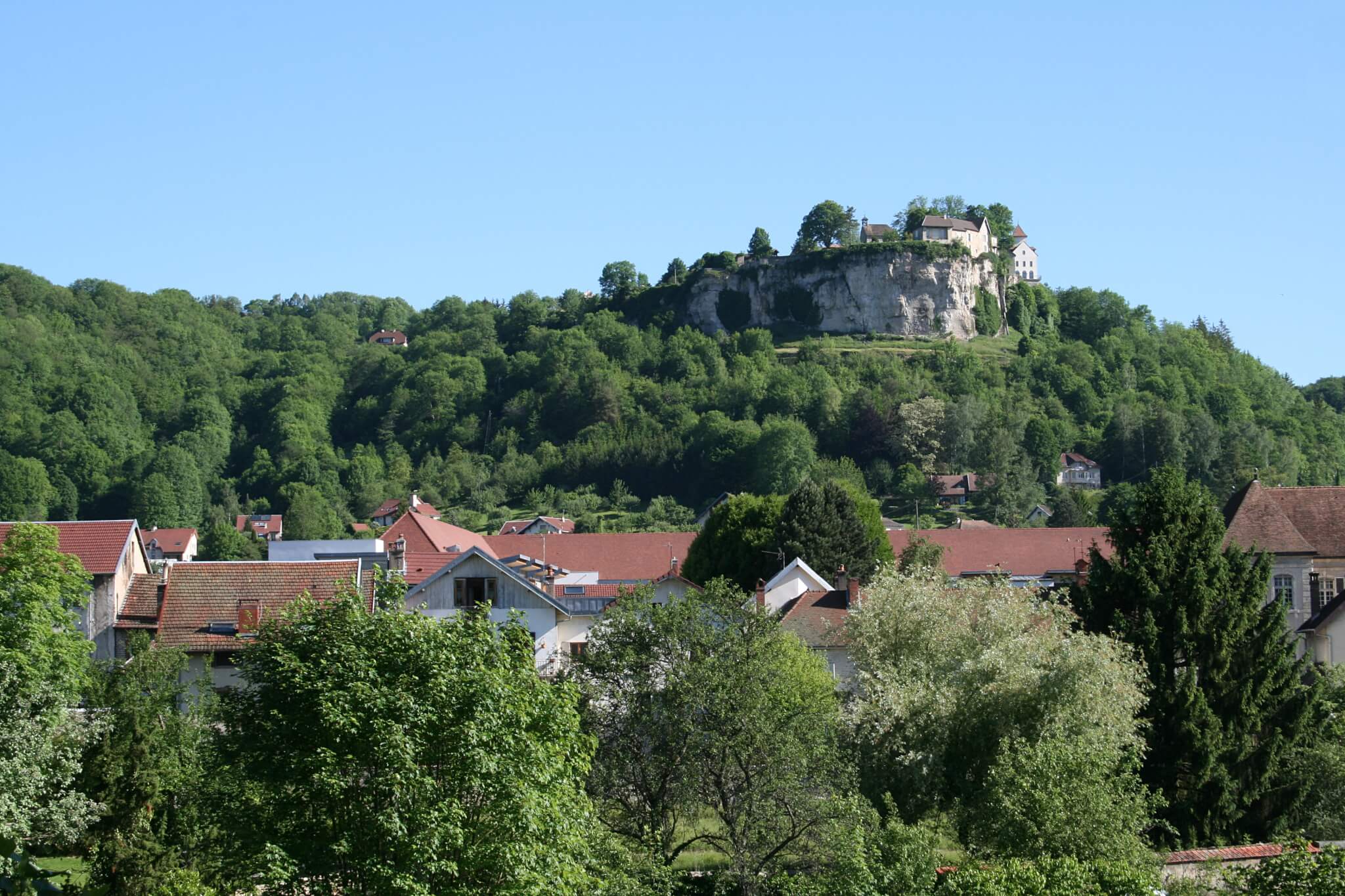 Belvédère du Château d'Ornans qui fait partie des plus beaux châteaux du Doubs © Wikimedia commons