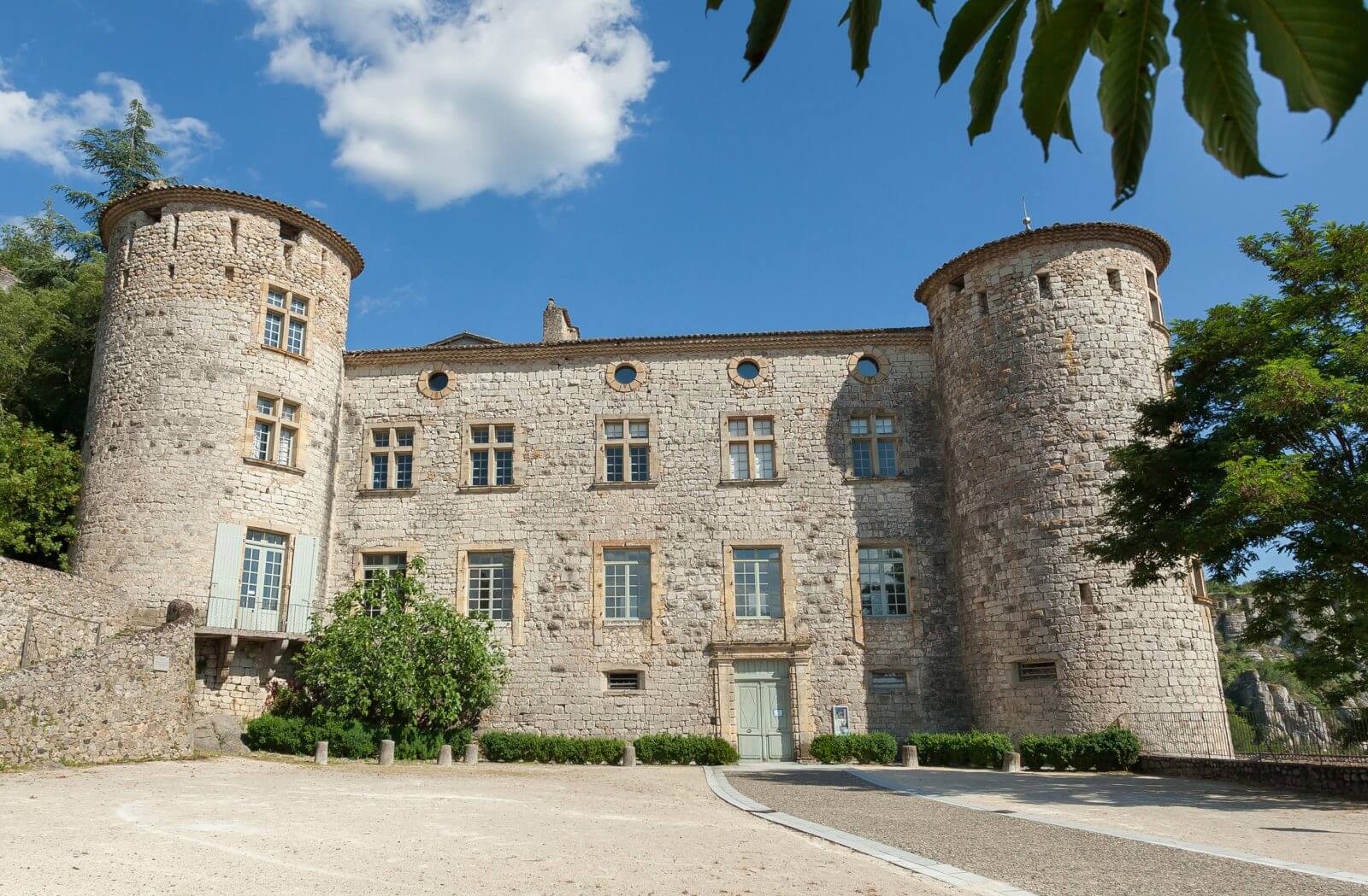 Le château de Vogüé qui fait partie des plus beaux châteaux d'Ardèche © Office de Tourisme Cévennes d'Ardèche