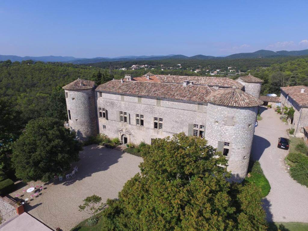 Château de Rousson  qui fait partie des plus beaux châteaux du Gard © Booking