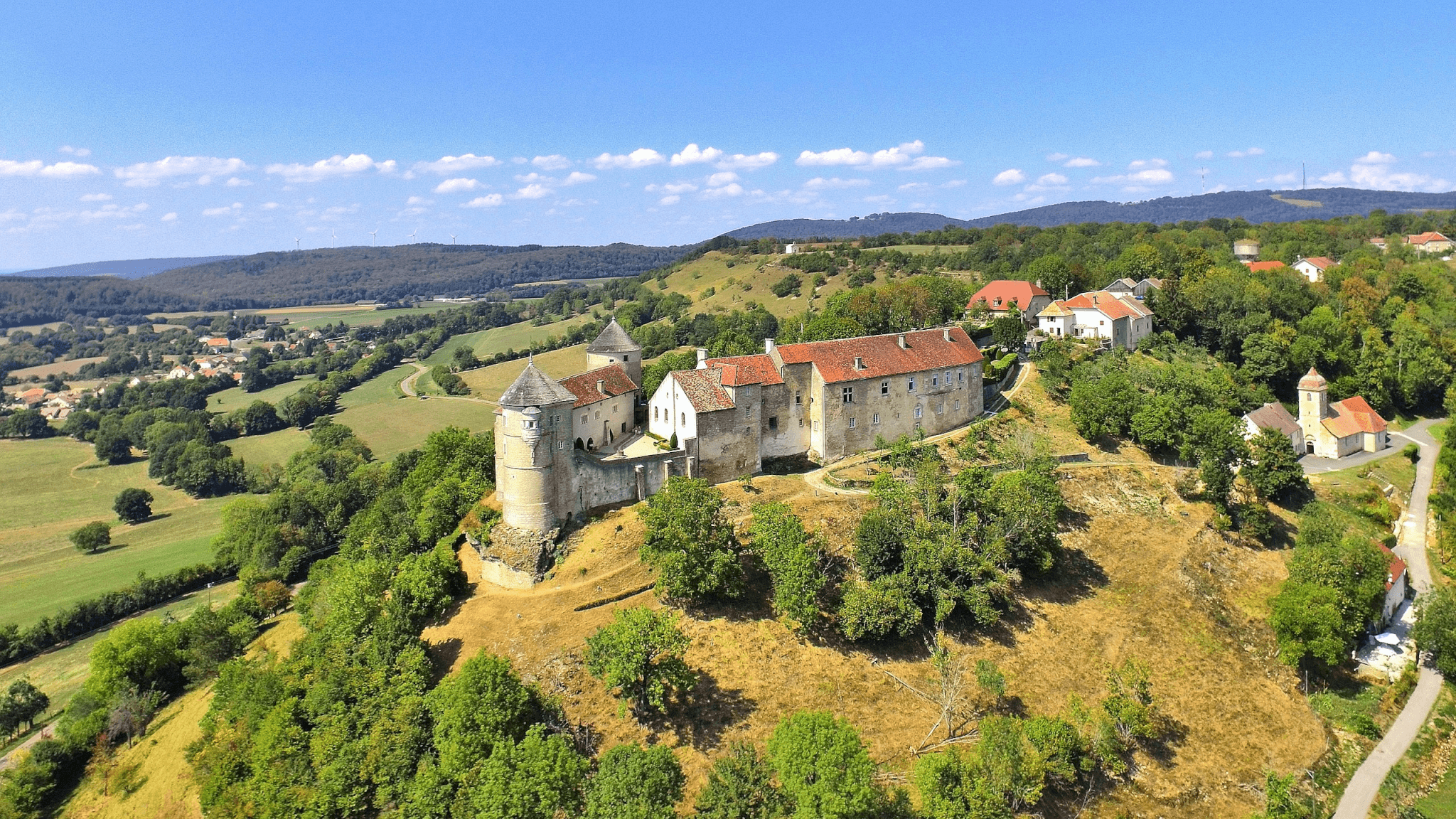 Château de Belvoir qui fait partie des plus beaux châteaux du Doubs © Wikipedia