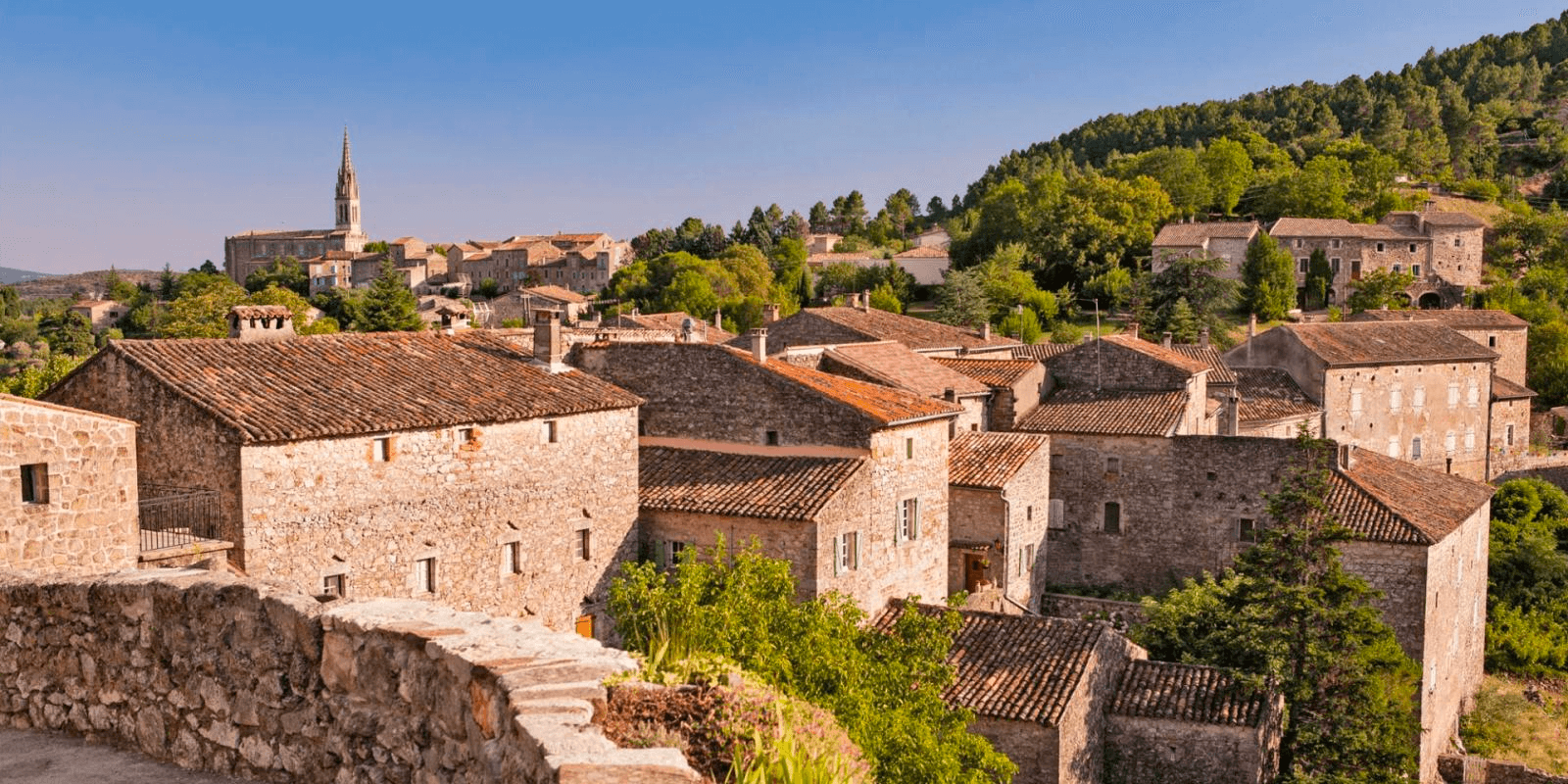 Visiter l'Ardèche et le village des Vans ©Camping Bel Air Ardeche