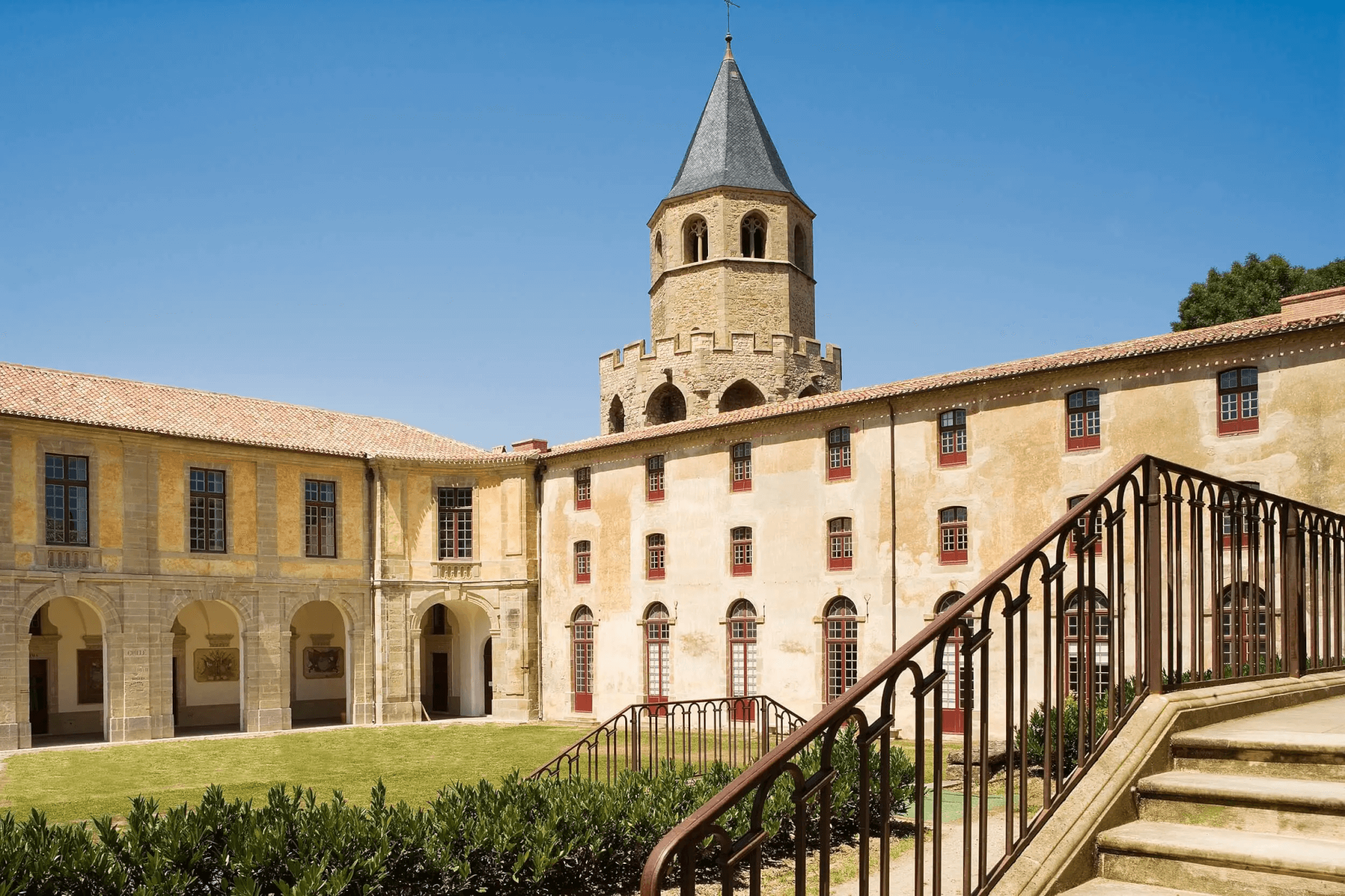 Visiter le Tarn et l'Abbaye-Ecole de Sorèze ©Artistes d'Occitanie