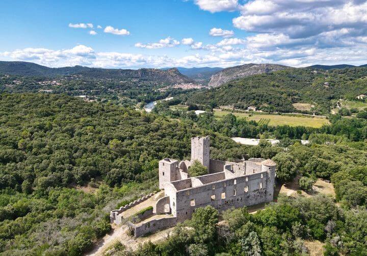 Château de Tornac qui fait partie des plus beaux châteaux du Gard © Jean-Marc Borghino