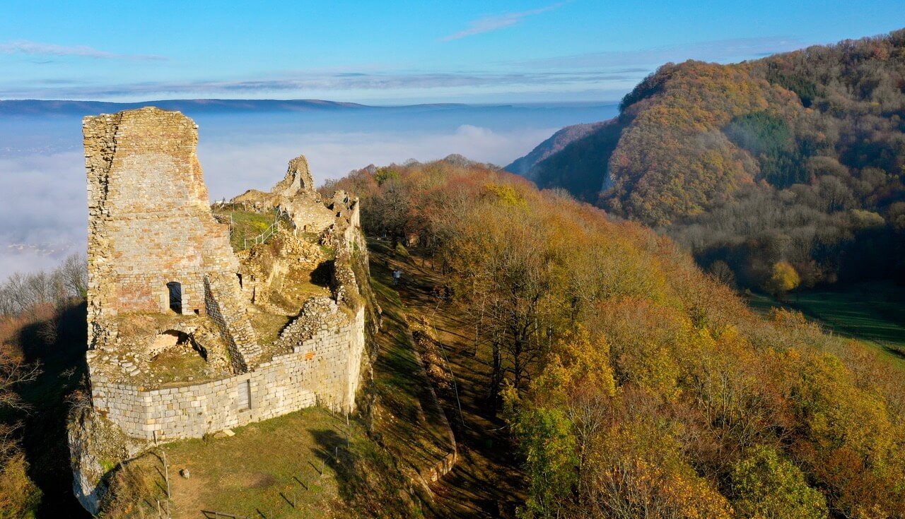 Château de Montfaucon qui fait partie des plus beaux châteaux du Doubs © Club du Vieux Manoir