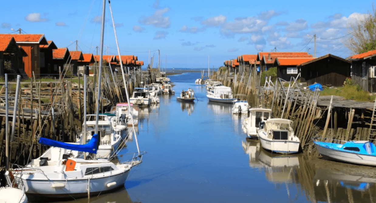 Vue sur l'un des ports de Gujan-Mestras, en Gironde ©Camping direct