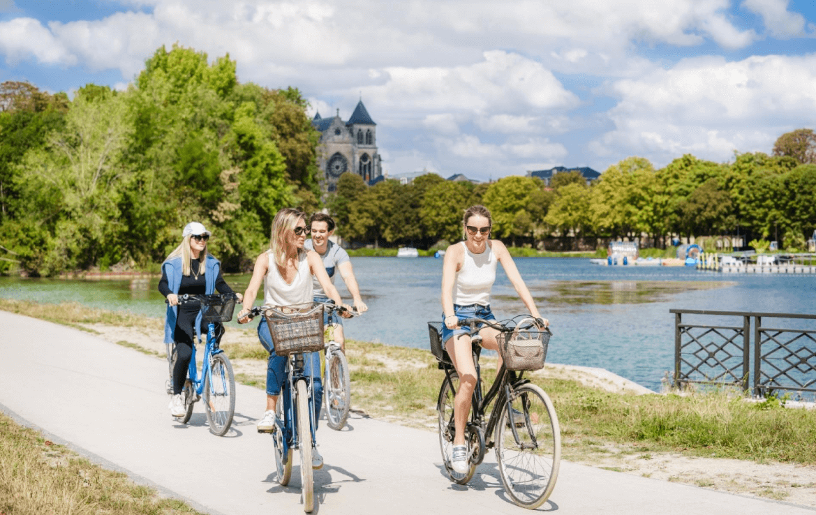 Balade à vélo sur les bords de la Marne à Châlon-en-Champagne © Cyrille Beudot & Chalon Tourisme
