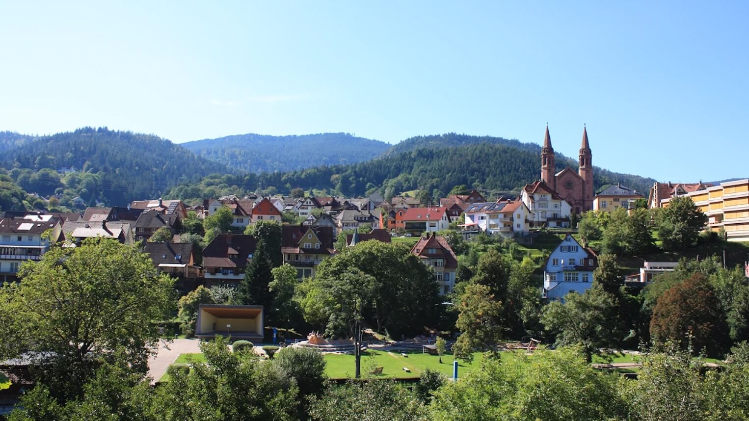 La ville de Forbach entouré de verdure ©Schwarzwald