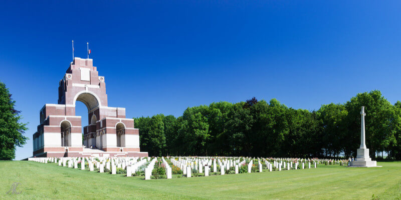 Le Mémorial de Thiepval en mémoire aux disparus de Thiepval dans La Somme ©Traces d'Histoire