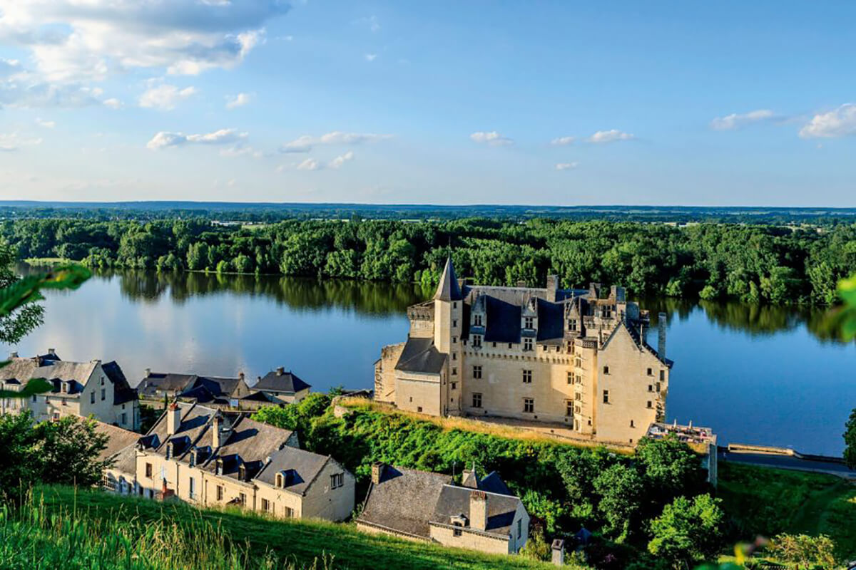 Vue sur le château de Montsoreau et sur la Loire ©Le Kiosque - Saumur