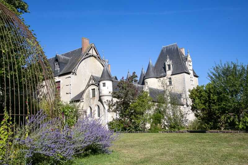 Découvrez le château de Fougères-sur-Bièvre ainsi que son grand jardin ©Sologne Tourisme