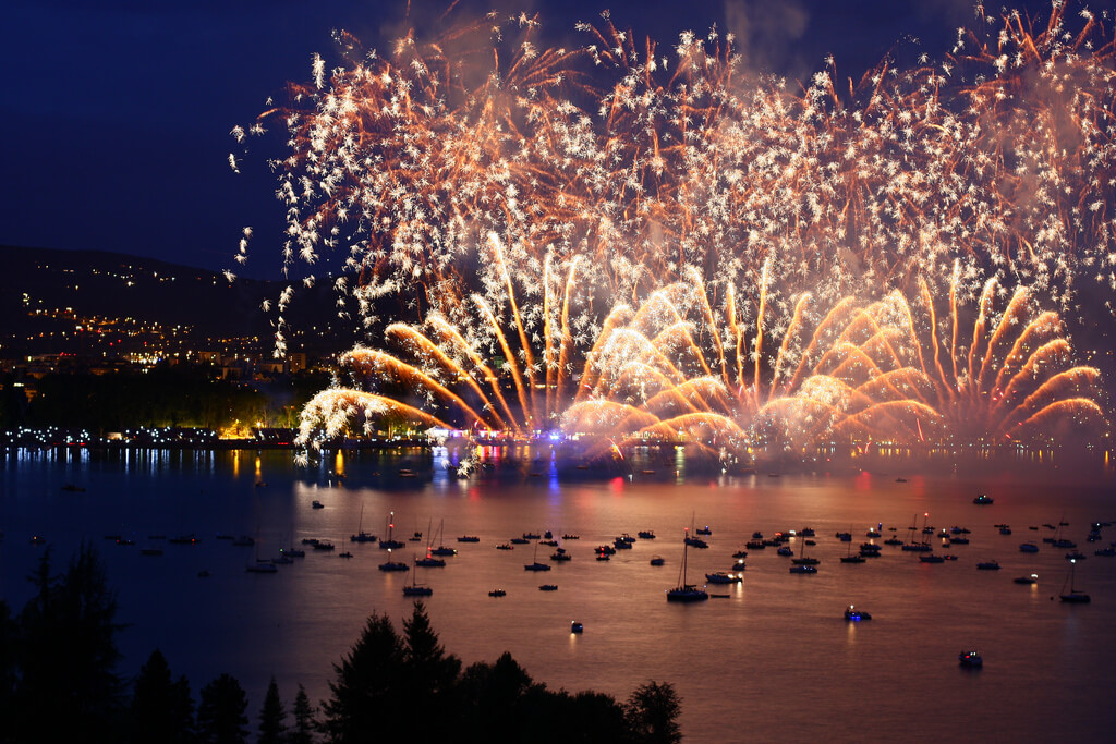 L'un des plus grand feu d'artifice du monde est à Annecy lors de la Fête du Lac ©Radio Mont-Blanc