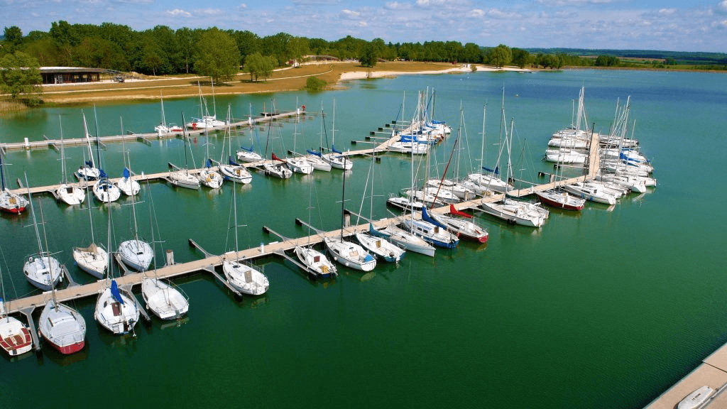 Le port de Plaisance du lac de Madine au coeur du parc naturel régional de Lorraine © La Pépinière