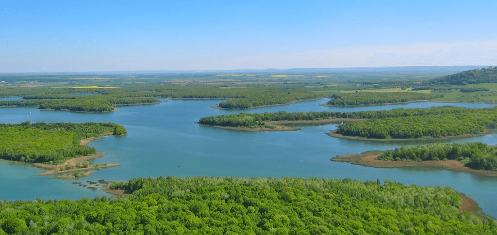 Le Lac de Madine au coeur du parc régional naturel de Lorraine © Guide-Voyageurs