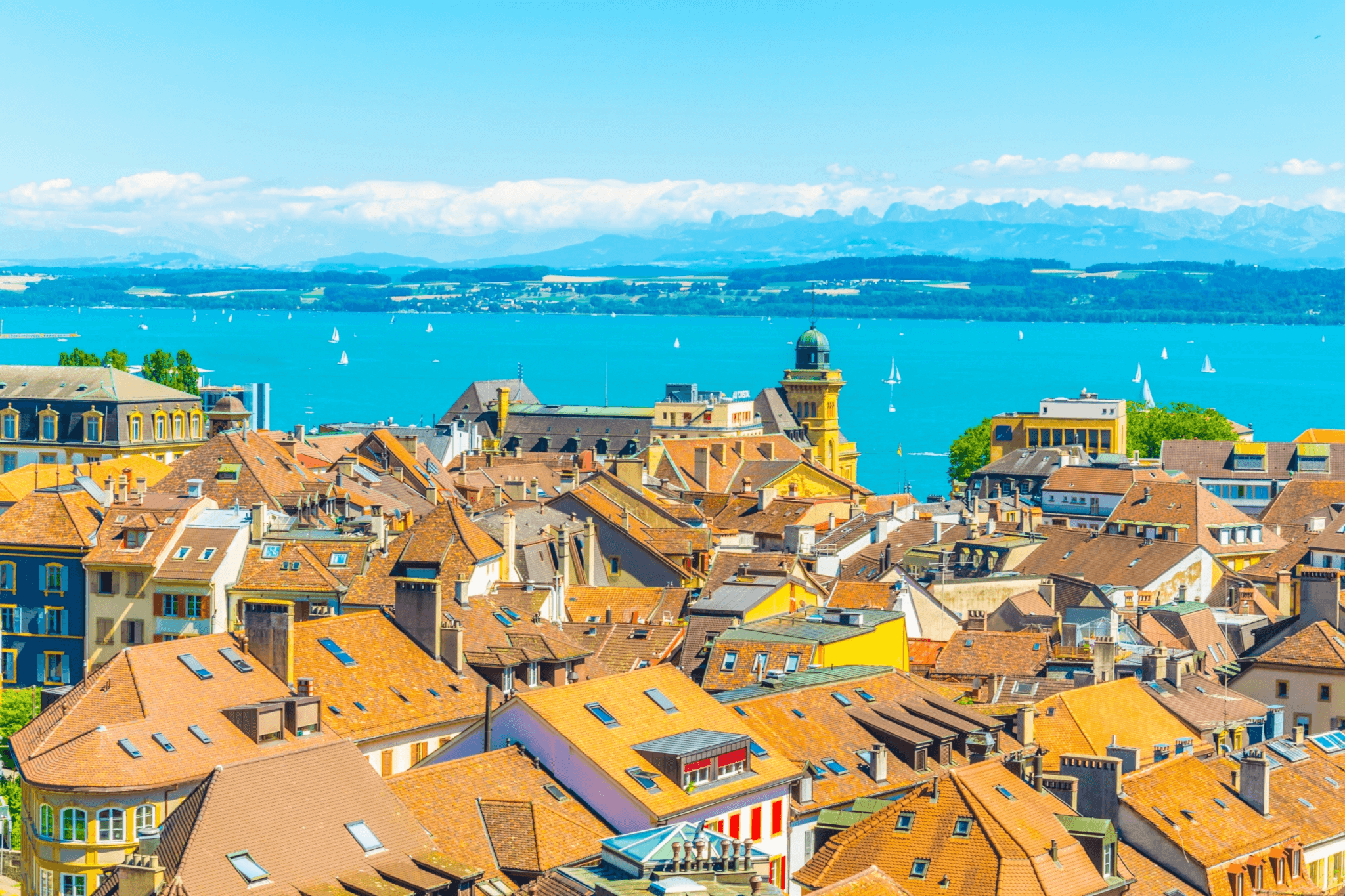 Vue aérienne sur Neuchâtel © Expedia