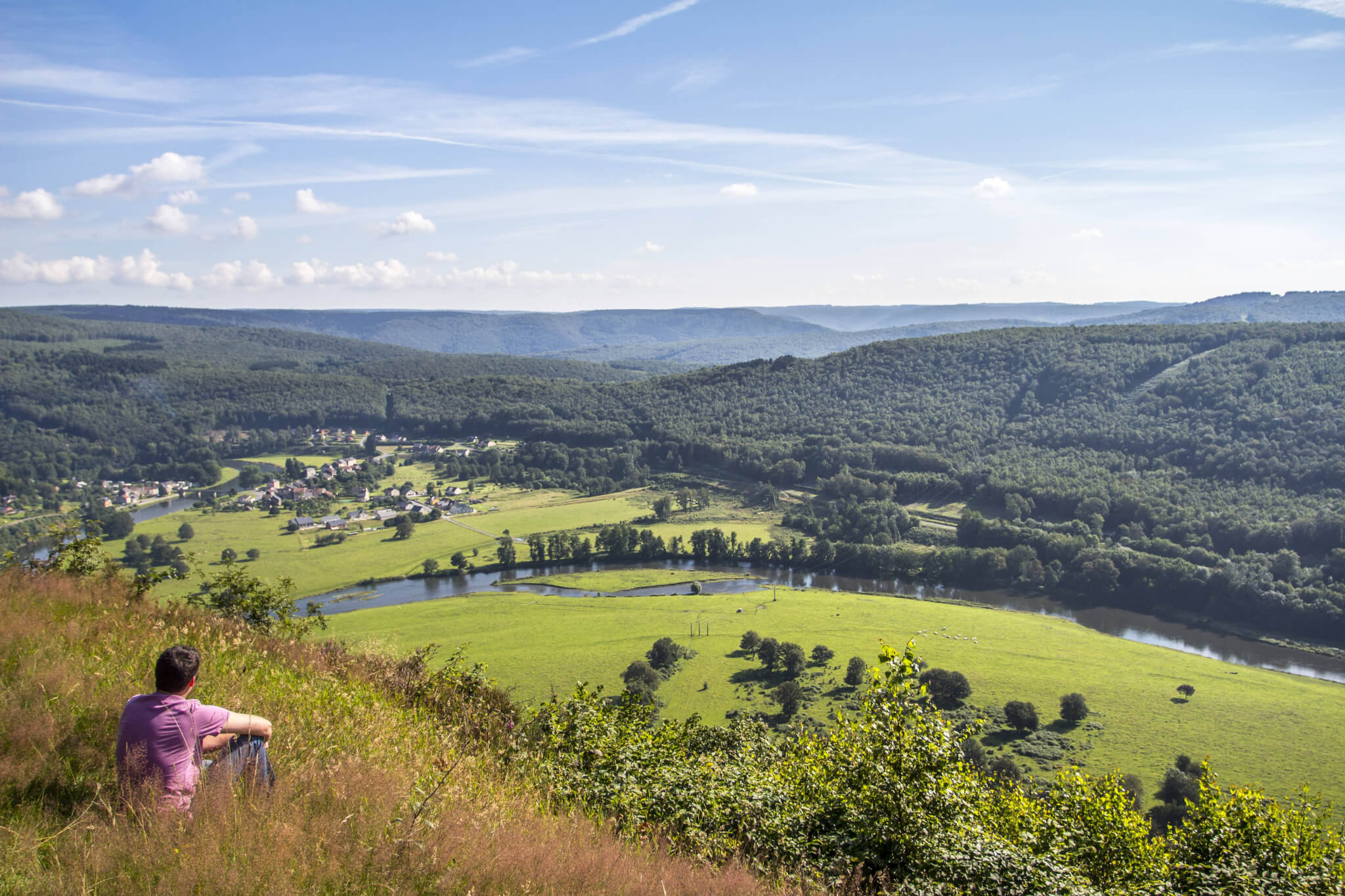 Prenez de la hauteur et observez la vallée de la Meuse et le parc naturel régional des Ardennes ©Fédération des Parcs naturels régionaux