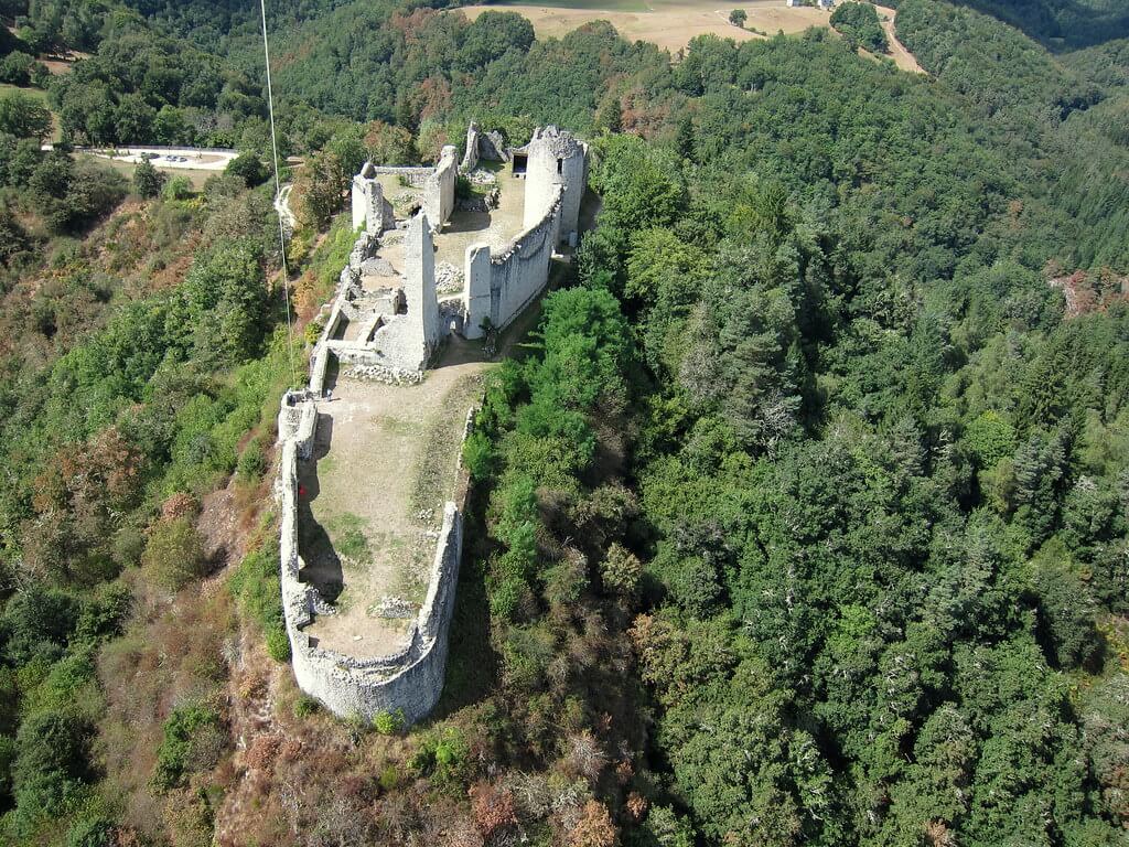 Les vestiges du Château de Ventadour en Corrèze ©Photocerfvolant.free