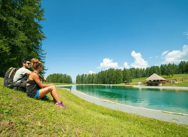 Découvrez ce plan d'eau très calme et reposant du Lac du Sénateur ©Provence-Alpes-Côte d'Azur Tourisme