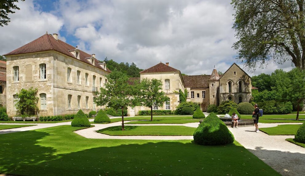 Visite de l'abbaye de Fontenay lors de vos vacances en Bourgogne ©Expedia