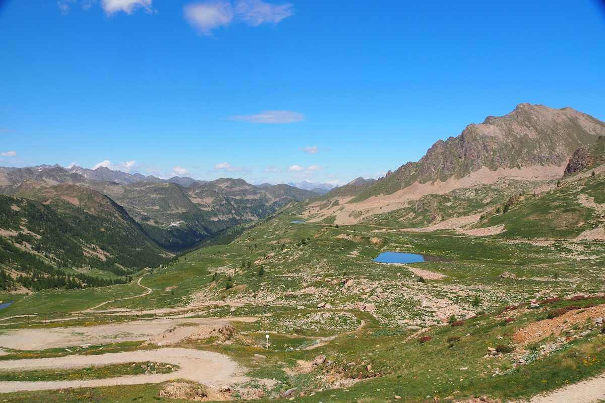 Tentez de gravir le col de la Lombarde, entre la France et l'Italie @Route des Grandes Alpes 