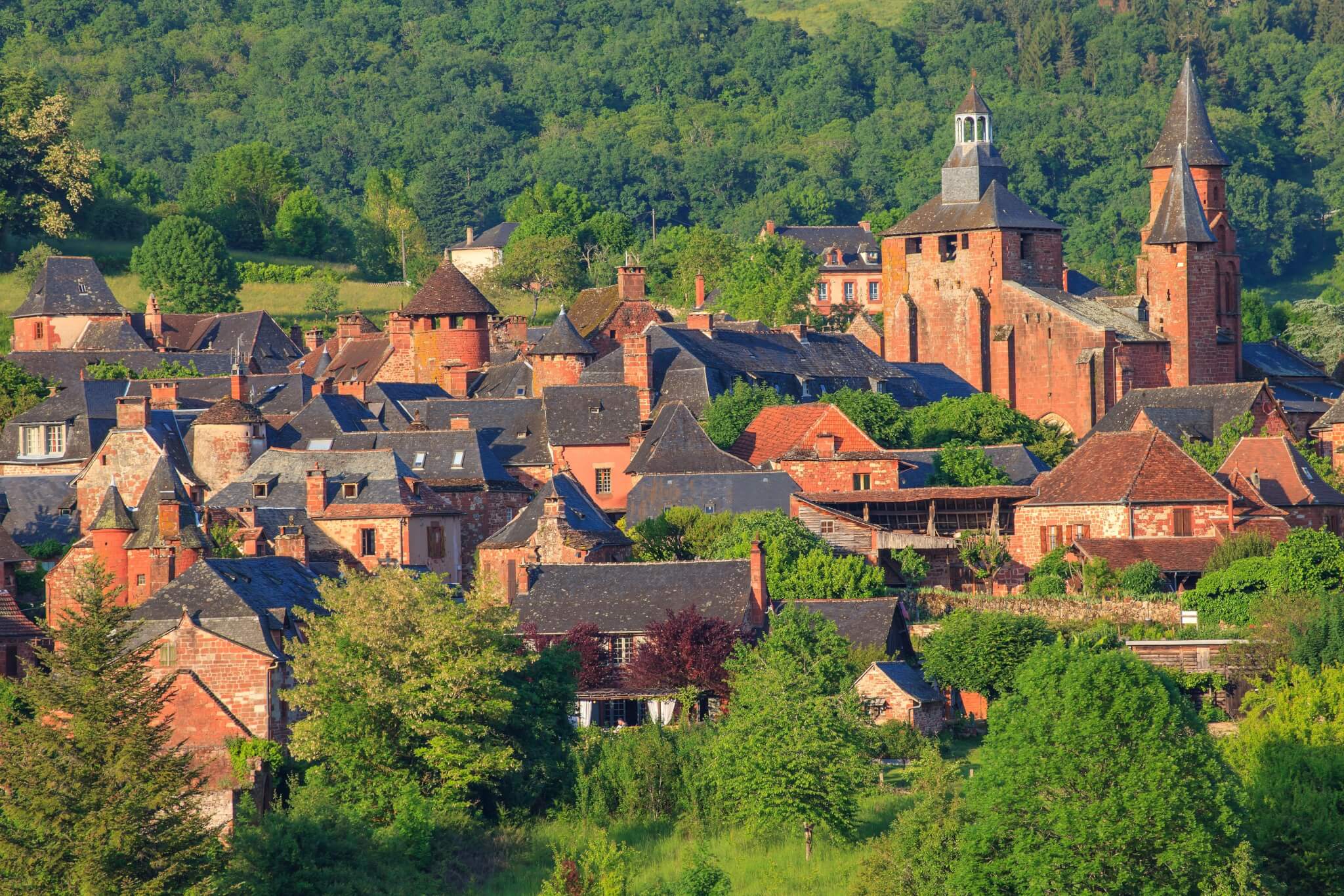 Partez à la découverte de Collonges-La-Rouge, l'un des plus beaux (et des plus rouges) villages de France ©Expedia