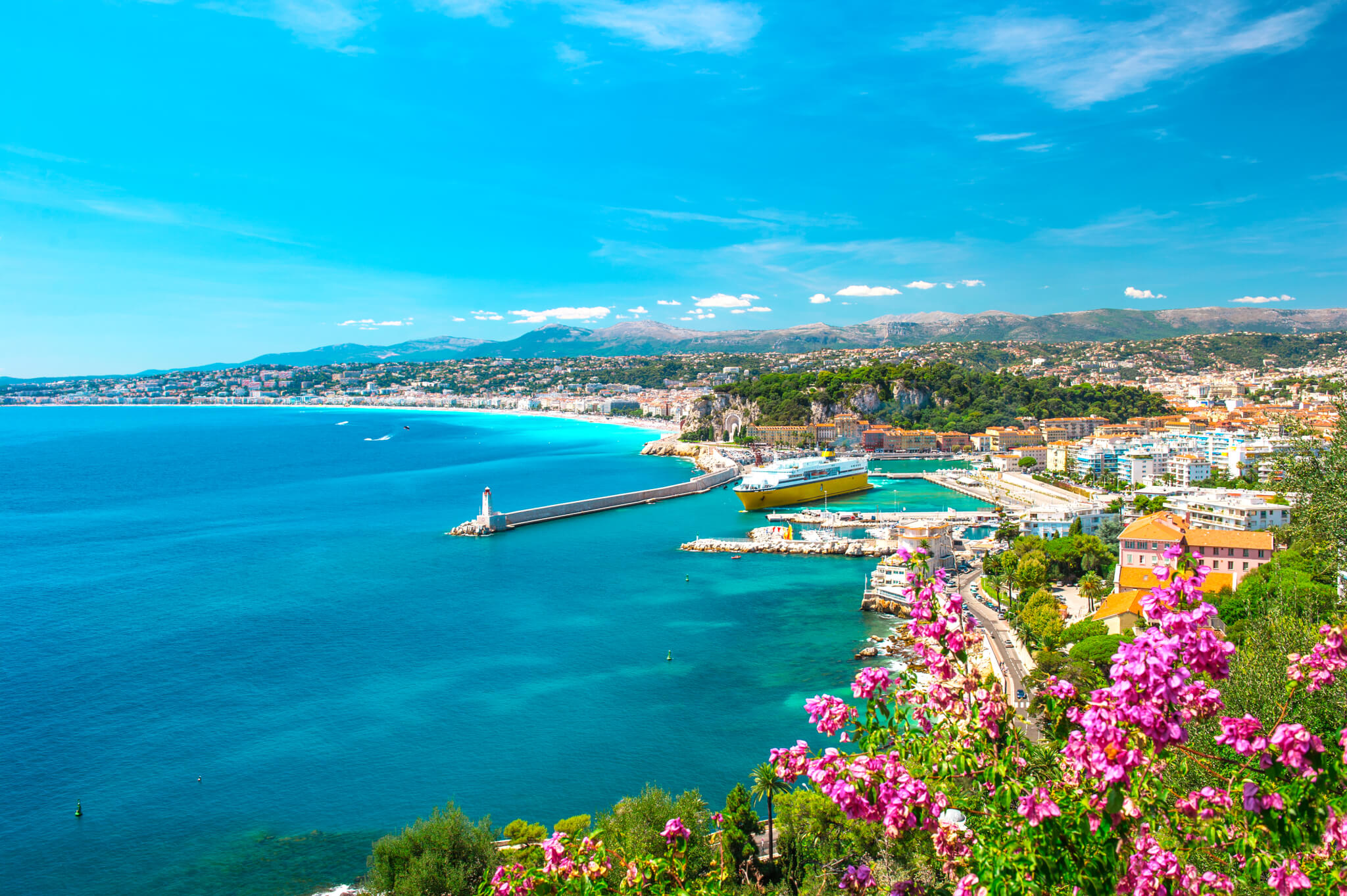 Visitez Nice et son paysage de carte postale ©Faraway Wolds