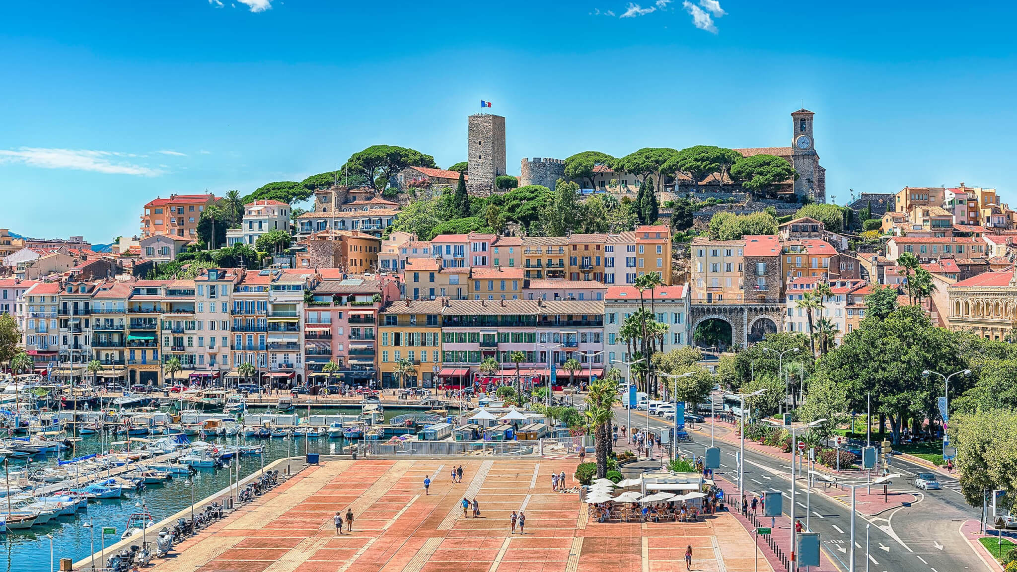 Le vieux port et le quartier du Suquet de Cannes ©mesinfos