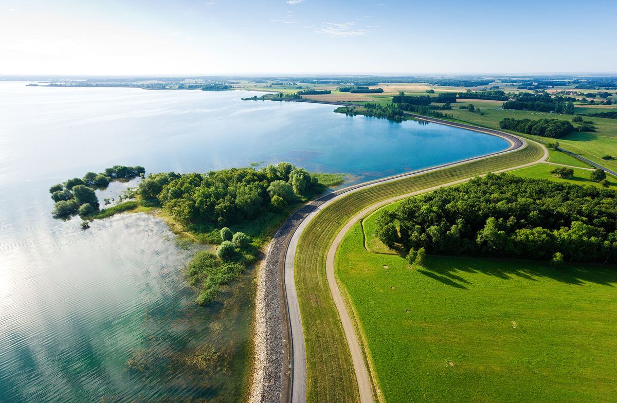 Arpentez le bord du lac du Der, l'un des plus grands lac artificiel d'Europe ©tuxy