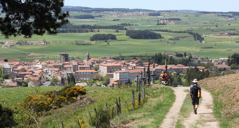 Passez par Saugues lors de votre visite de la Haute-Loire ©Via Compostela