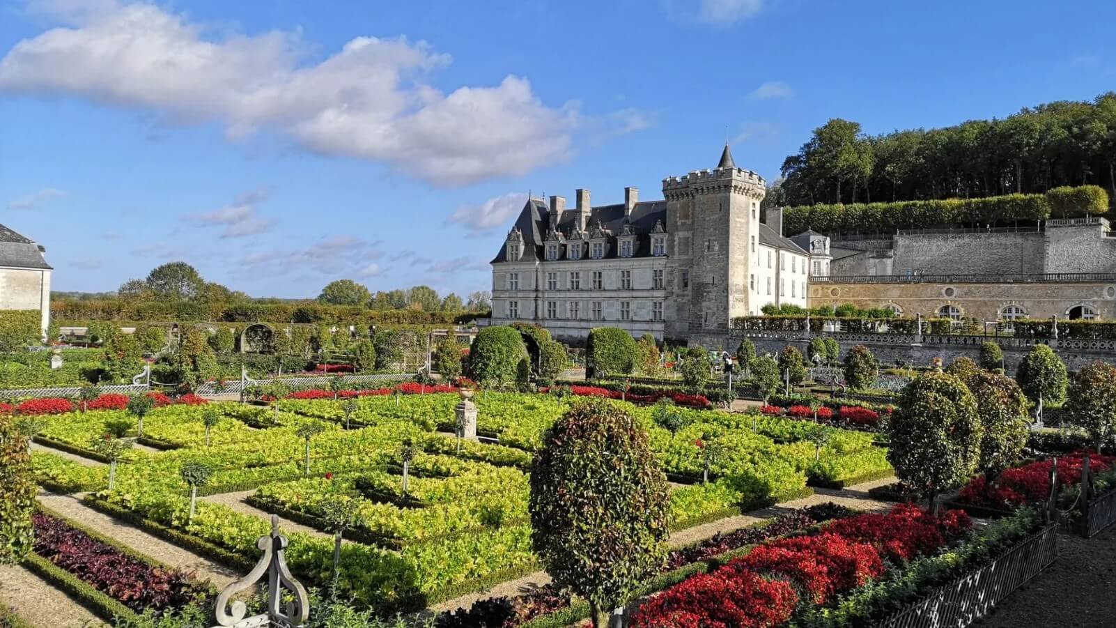 Promenade dans les jardins du Château de Villandry ©Val de Loire