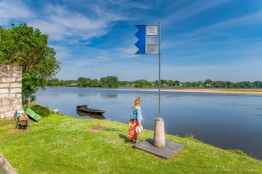 Balade au bord de l'eau à Candes-Saint-Martin, le plus beau village de Touraine ©Touraine Loire Valley