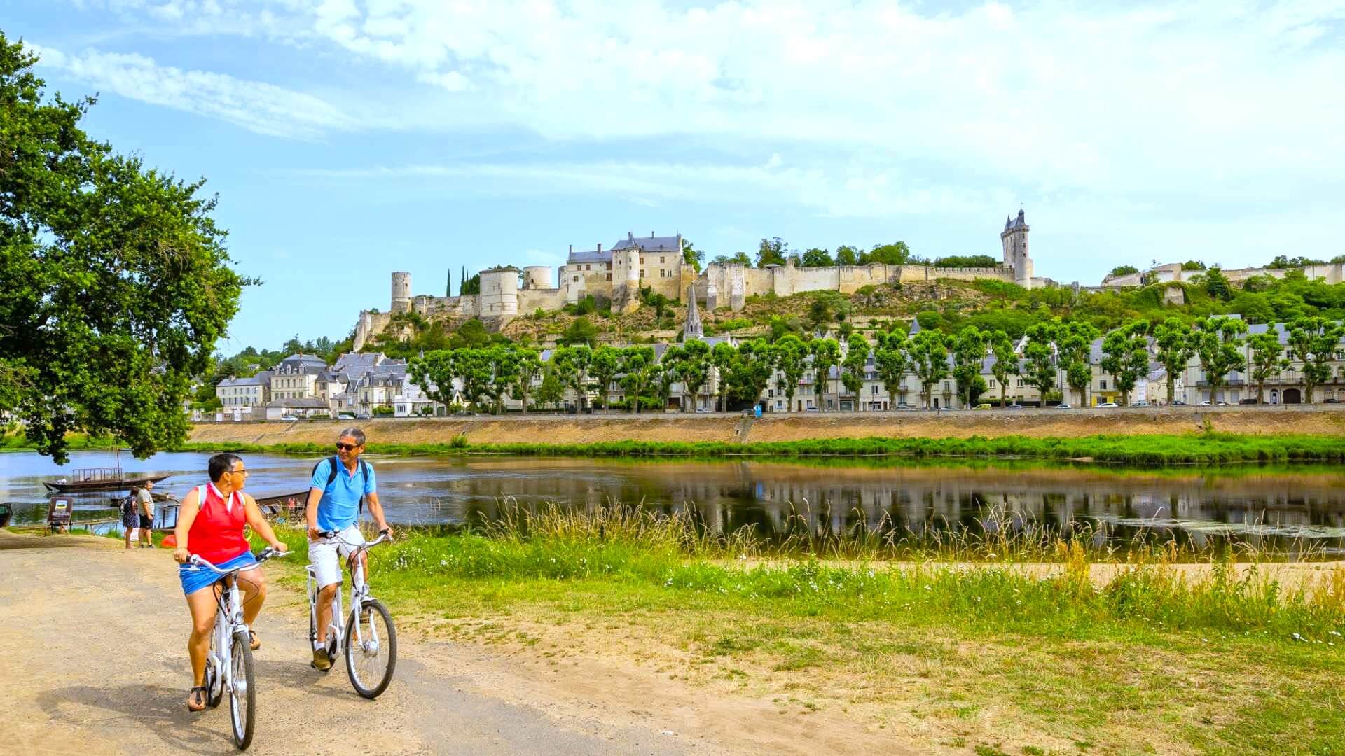 Passez en vélo à Chinon et observez la Forteresse de Chinon ©Forteresse de Chinon