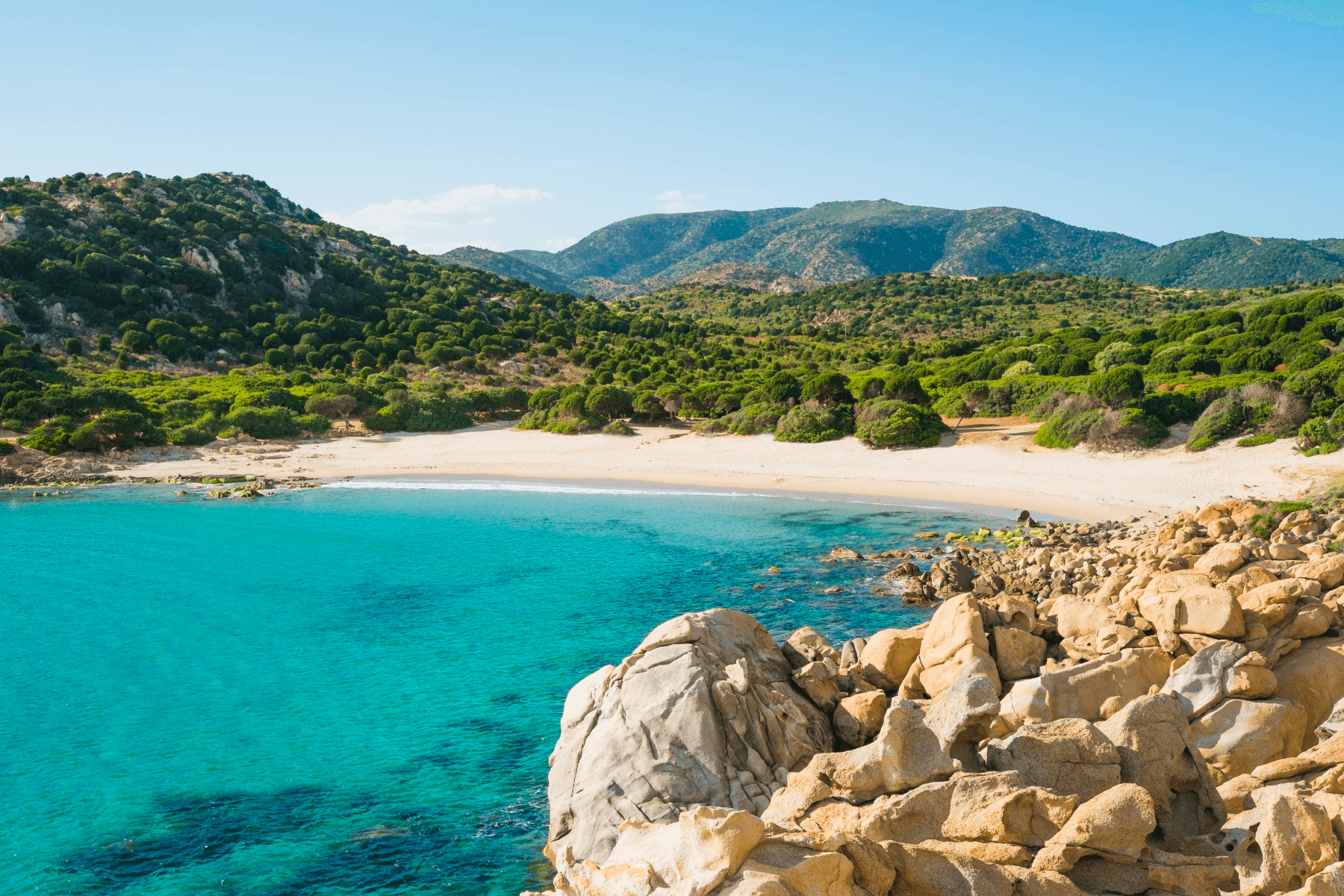 Vue sur les eaux turquoises d'une plage de Chia © Sardegna Turismo