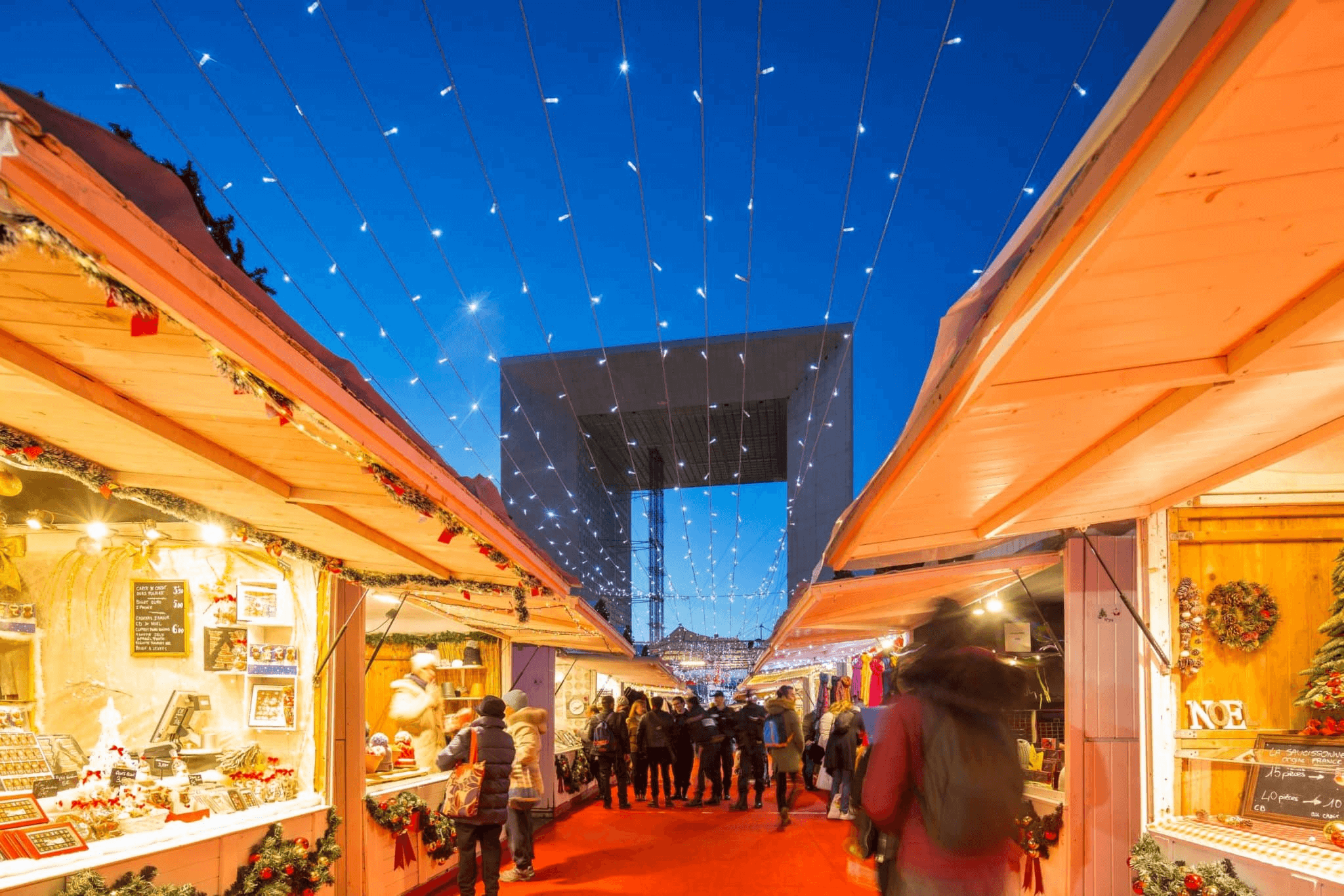 Le Marché de Noël de Paris dans le quartier de La Défense © Paris Secret