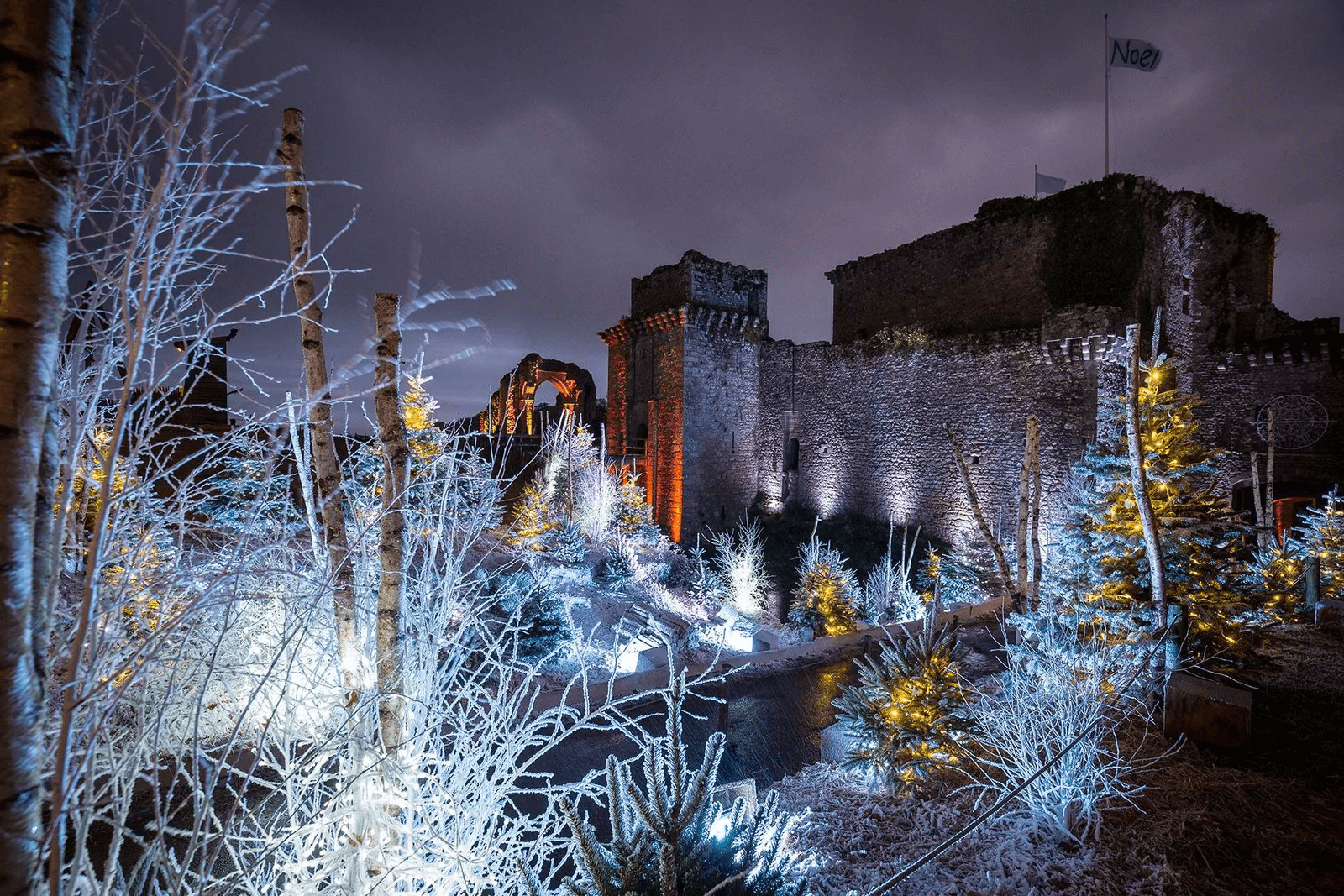 Le Château de Tiffauges illuminé pour les fêtes en Noël © Vendée Bocage