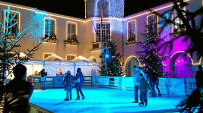 La patinoire du Marché de Noël aux Sables d'Olonne © les Sables d'Olonne