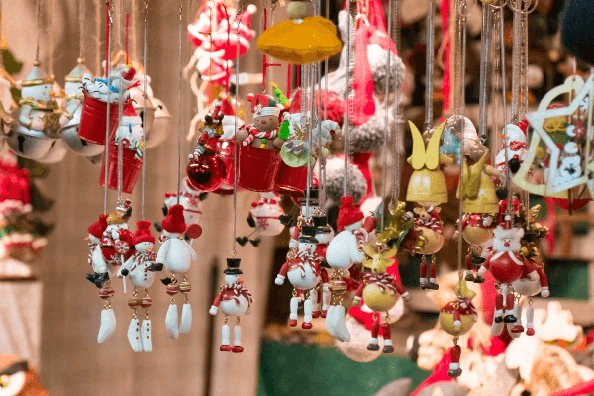 Retrouvez des petites oeuvres d'at au marché de Noël d'Étampes en Vendée © Chéri fais tes valises