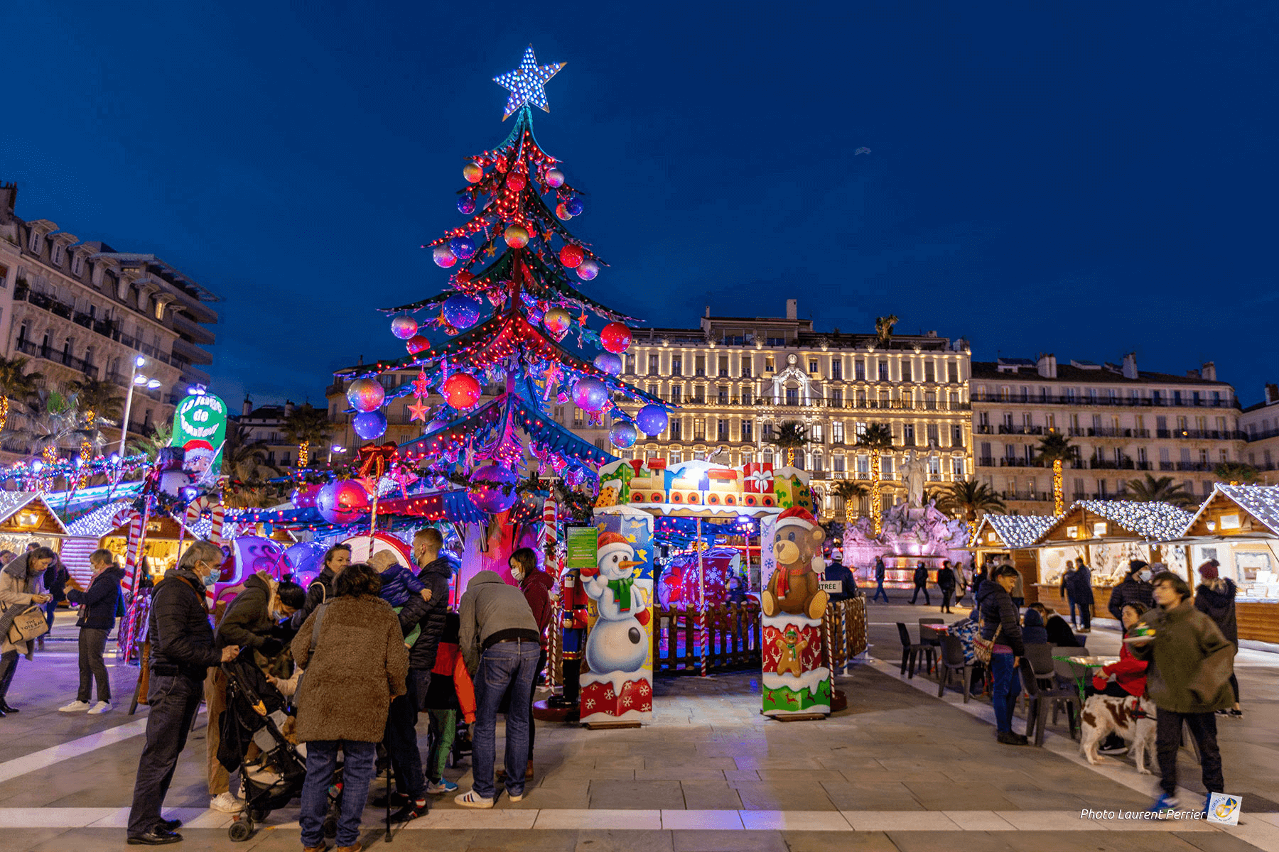 Le grand sapin du marché de Noël de Toulon © Ville de Toulon