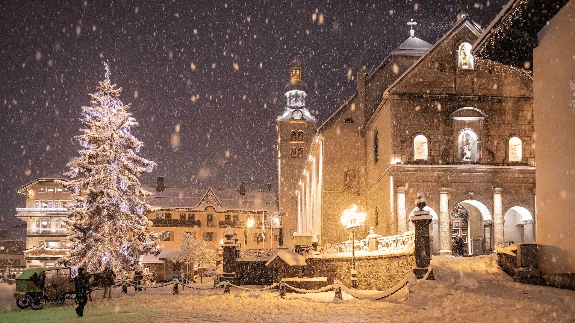 La ville de Megève décorée pour les fêtes © Megève Tourisme