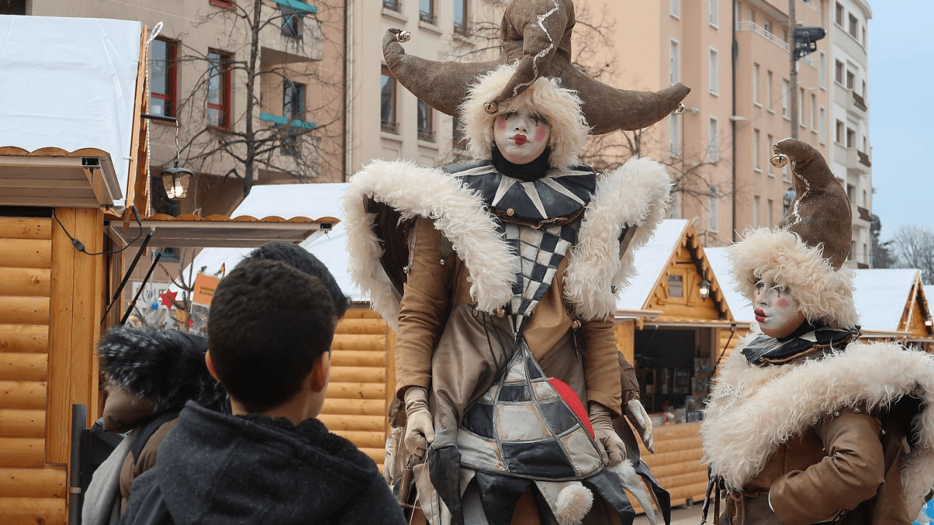 Festival des arts de rue pendant le marché de Noël d'Annemasse © Le Messager 