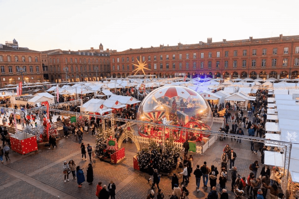 La Place du Capitole à Toulouse pendant le marché de Noël © Actu