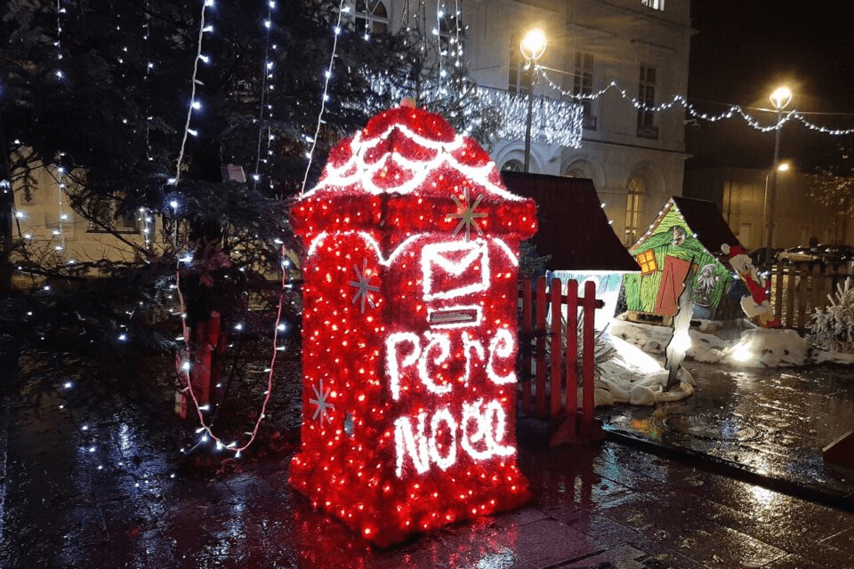 La ville de Champagnole décorée pour les fêtes © Océane Sainte-Marthe