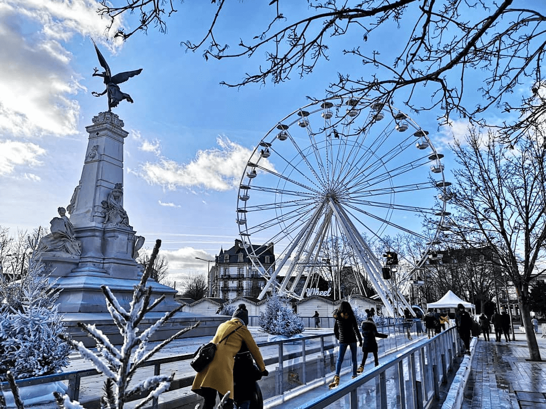 La patinoire et la grande roue, place de La République © Fred Perez