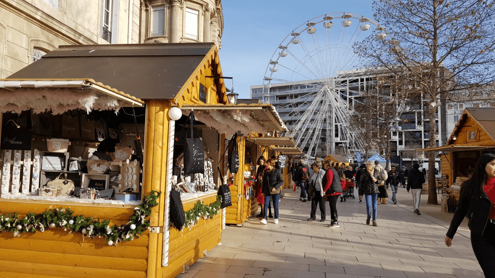 Chalets et grande roue du marché de Noël de Valence © Le Dauphiné Libéré /A.B